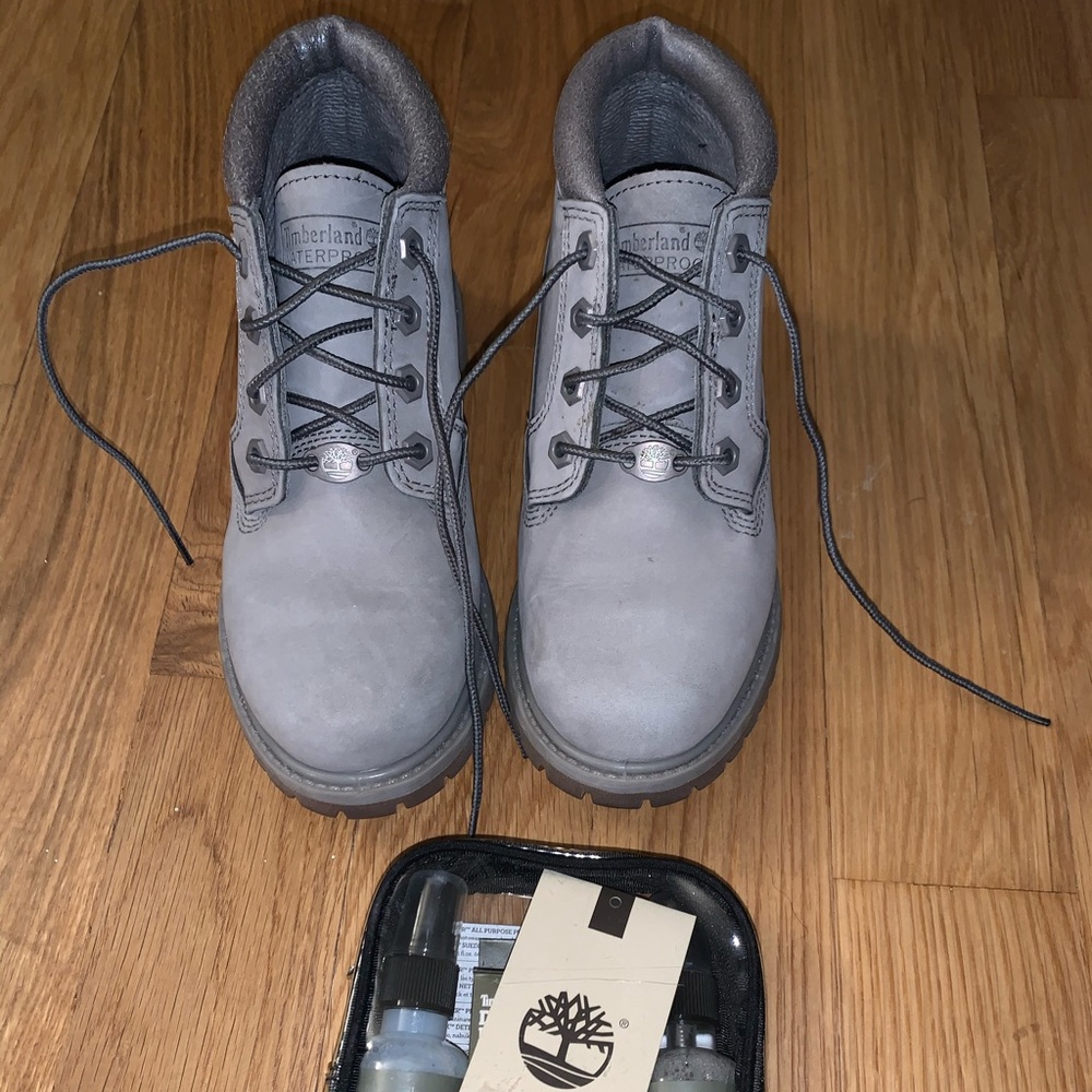 Gray/Silver/Metallic Timberland Boots - Women Sz 6